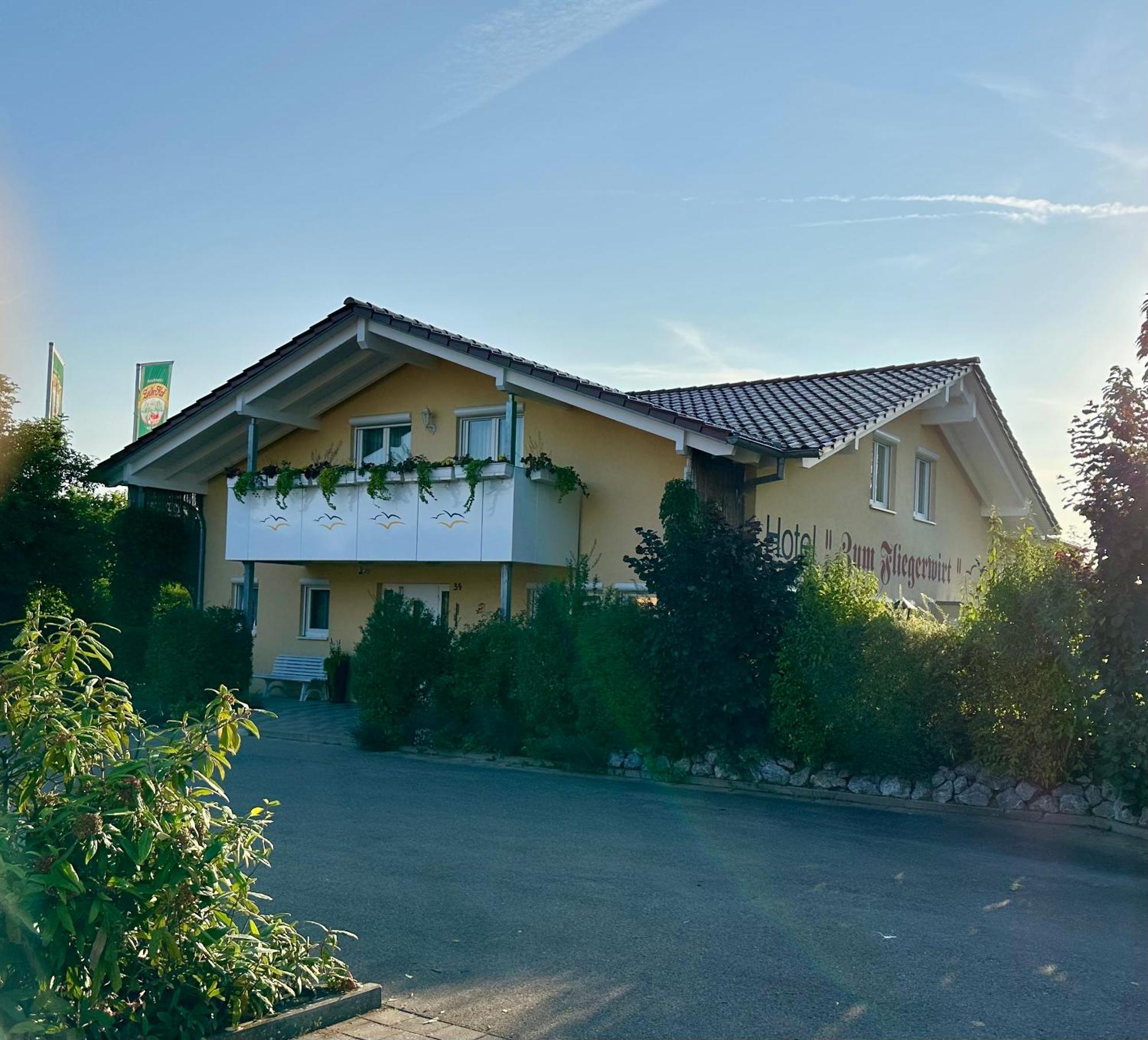 Hotel Zum Fliegerwirt Mengen Exterior photo